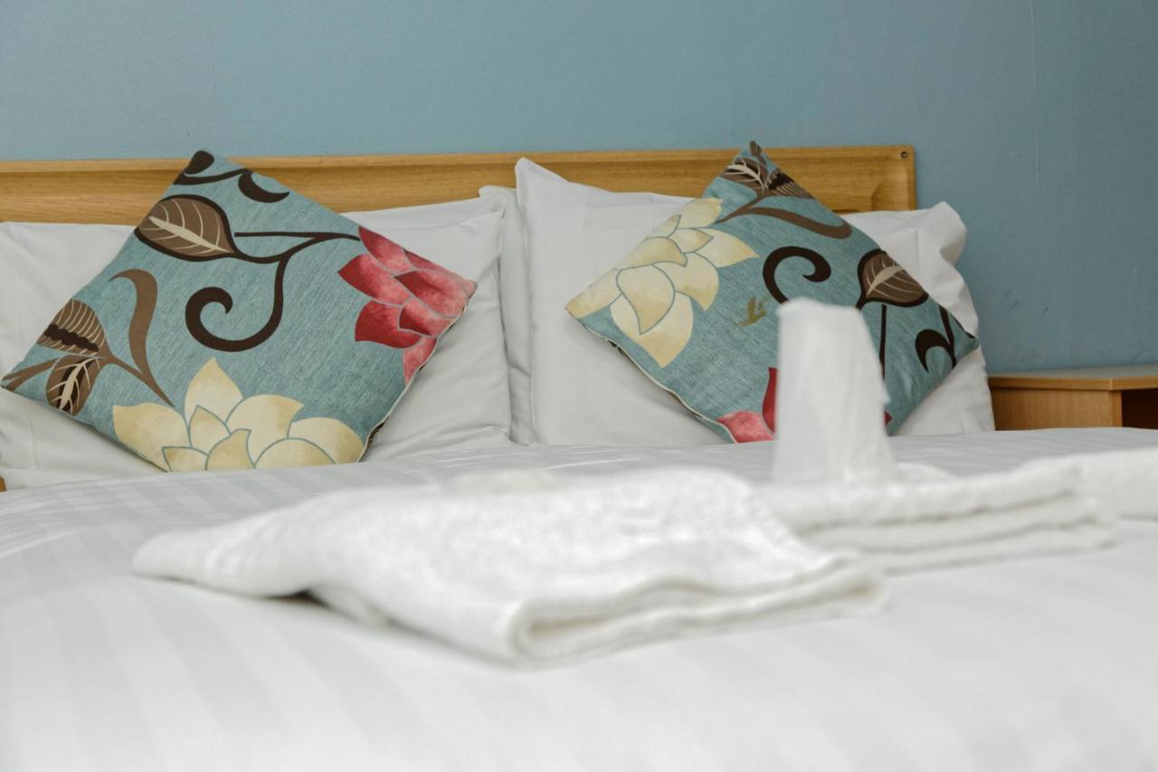 Sand Bay Holiday Village - Adults Only Weston-super-Mare Eksteriør billede
